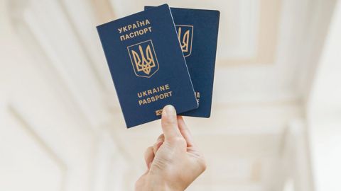 Украинцы смогут получить утраченные документы за границей: о каких странах речь