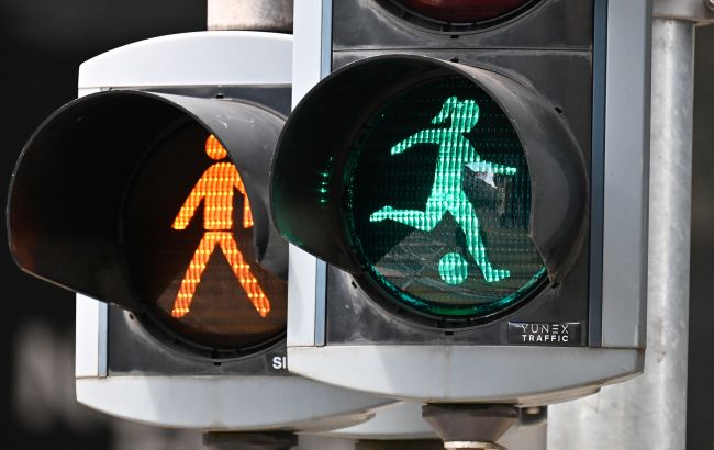 Первый в мире - взорвался? В полиции рассказали 6 малоизвестных фактов о светофорах