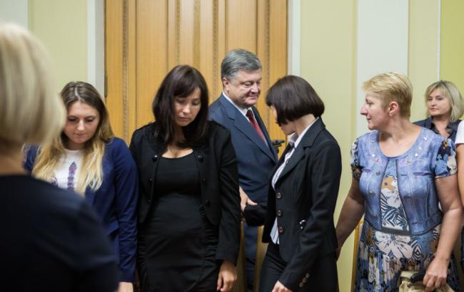 Україна передасть Франції та ФРГ список 45 українських заручників на Донбасі