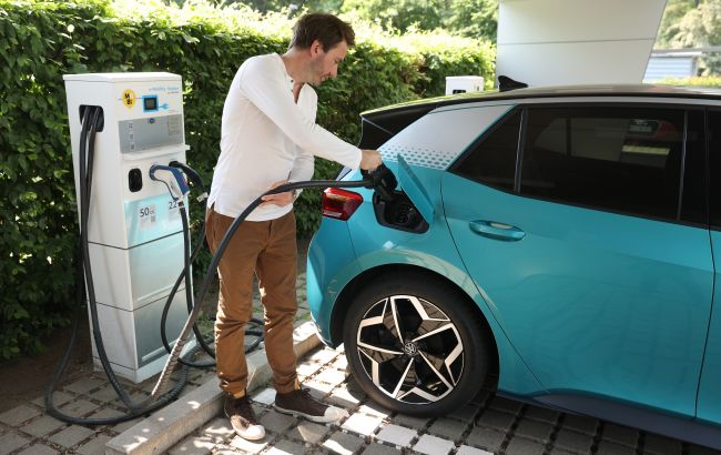 Доступ до розетки – 80% успіху: бліц з експертом про реалії електромобілів в Україні