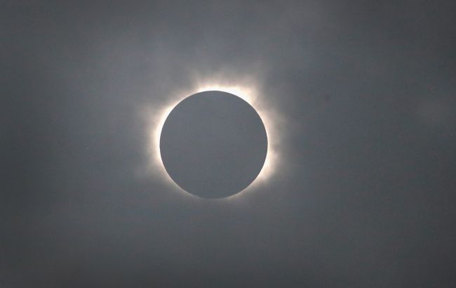 Повне сонячне затемнення 4 грудня буде унікальним: як його побачити