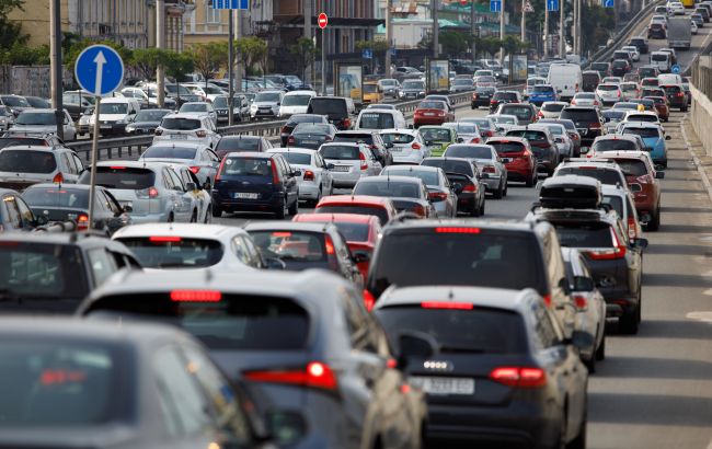 Транспортний колапс у Києві: що відбувається з метро і на дорогах після атаки РФ