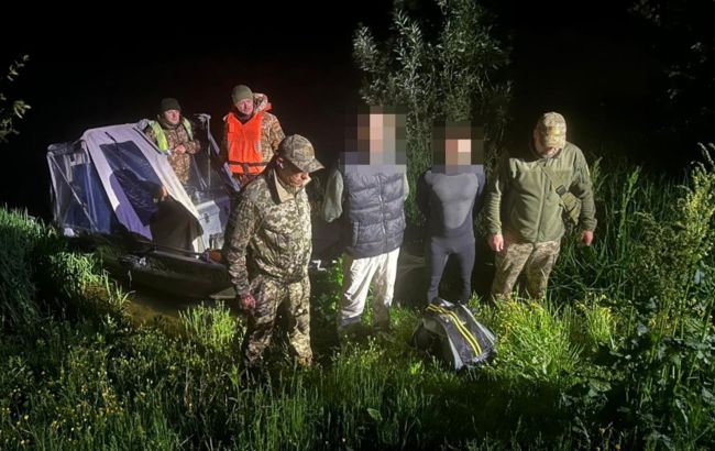 В гидрокостюмах через Днестр: пограничники остановили ночной заплыв в Молдову