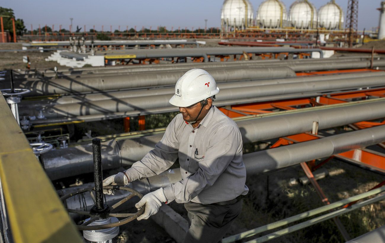 Крупнейший нефтеперерабатывающий завод Индии возобновляет импорт российской нефти, - Bloomberg
