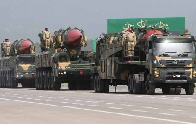 Пакистан планує постачати зброю Україні в обмін на модернізацію гелікоптерів і ремонт танків