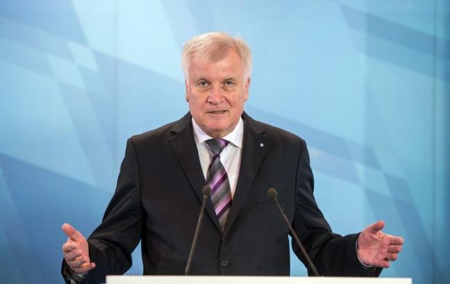 Прем'єр Баварії висунув Меркель ультиматум через біженців