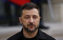 Невдоволення росіян зростає: Зеленський показав документи, які потрапляють на стіл Путіну