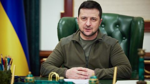 Зеленский ввел в действие санкции СНБО против почти 200 россиян и украинца