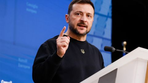 Генерали повинні бути в окопах, - Зеленський