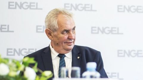 Земан хоче на рік продовжити закриття кордонів Чехії