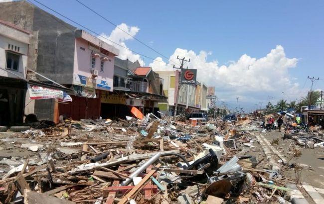 В результате землетрясения в Индонезии погибли 1558 человек
