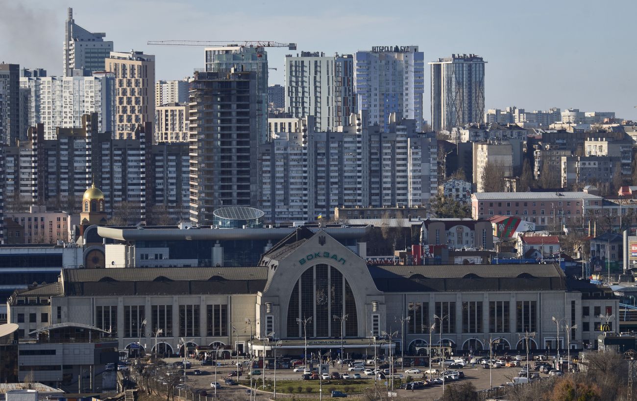 "Прильоти" по Києву: в УЗ відповіли, чи пошкоджений центральний вокзал