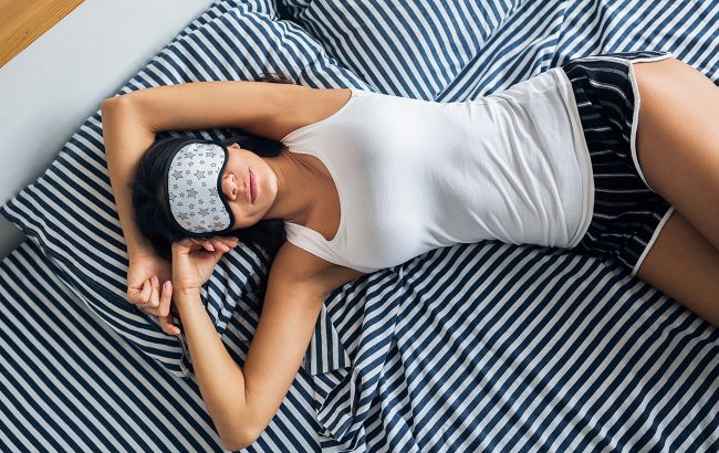 Этот неожиданный способ поможет заснуть в жару: стоит попробовать