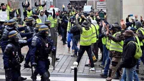 У Парижі кількасот "жовтих жилетів" влаштували акцію протесту