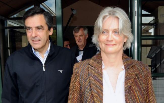 Выборы во Франции: прокуратура расследует фиктивное трудоустройство супруги Фийона