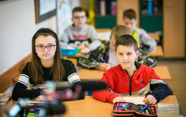 Українських дітей в Латвії будуть відраховувати зі шкіл: причини