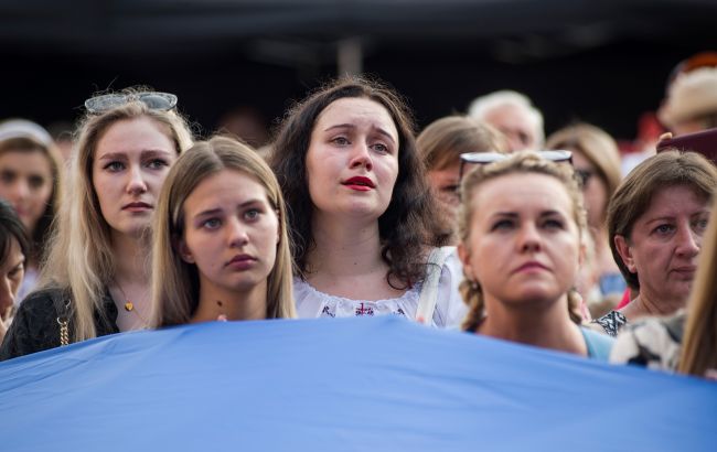Украинки могут получить денежную помощь от международного женского фонда: как это сделать