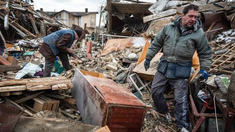 Авіаудар по приватних будинках у Житомирі. Кадри руйнувань