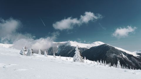 В Карпаты вернулась лютая зима: объявлен 4-ый уровень лавинной опасности