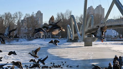 Антициклон руйнується: чому погода в Україні завтра буде небезпечна і де прогріє до +10