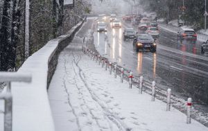 Сніг, ожеледиця й шквали: синоптики попередили про небезпечну погоду в Україні 30 грудня