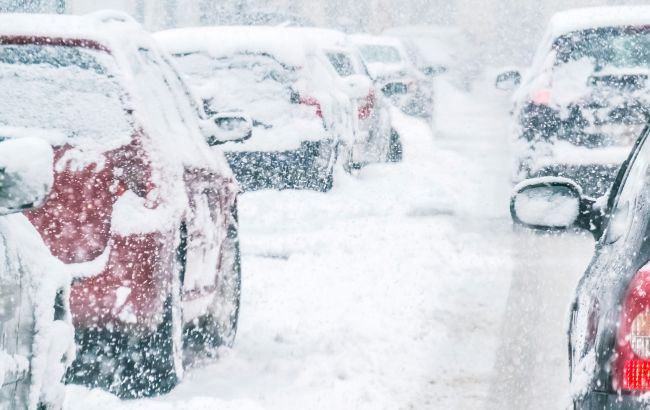 5 речей, які категорично не можна робити водіям під час снігопаду