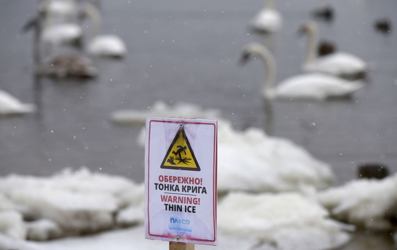 На водоймах стає небезпечно: де з'явиться перший лід і що радять у ДСНС