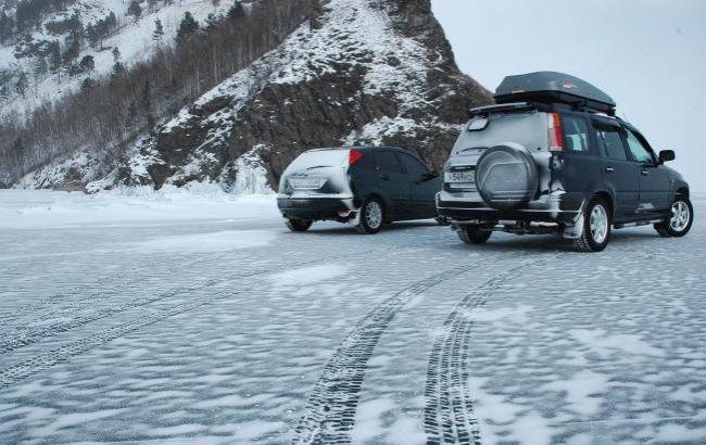 Украинских водителей хотят штрафовать за летнюю резину