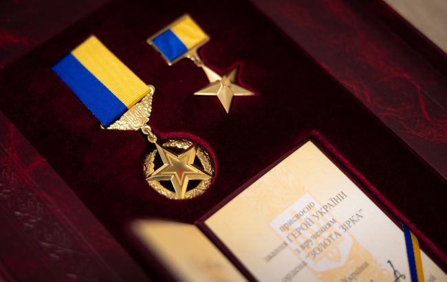 Зеленський присвоїв звання Героя України командиру бригади "Буревій" Антону Задорожному