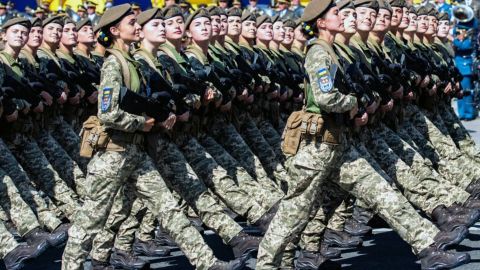 "Добились наконец-то": Арестович назвал воинский учет женщин "гендерным равенством"