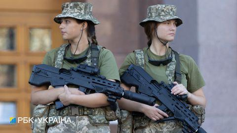 Військовий облік для жінок запровадили в Україні: список професій