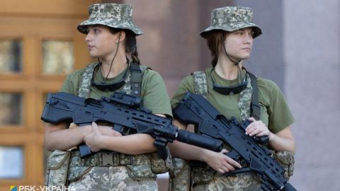 Воинский учет для женщин: в Минобороны рассказали, когда начнут наказывать за уклонение