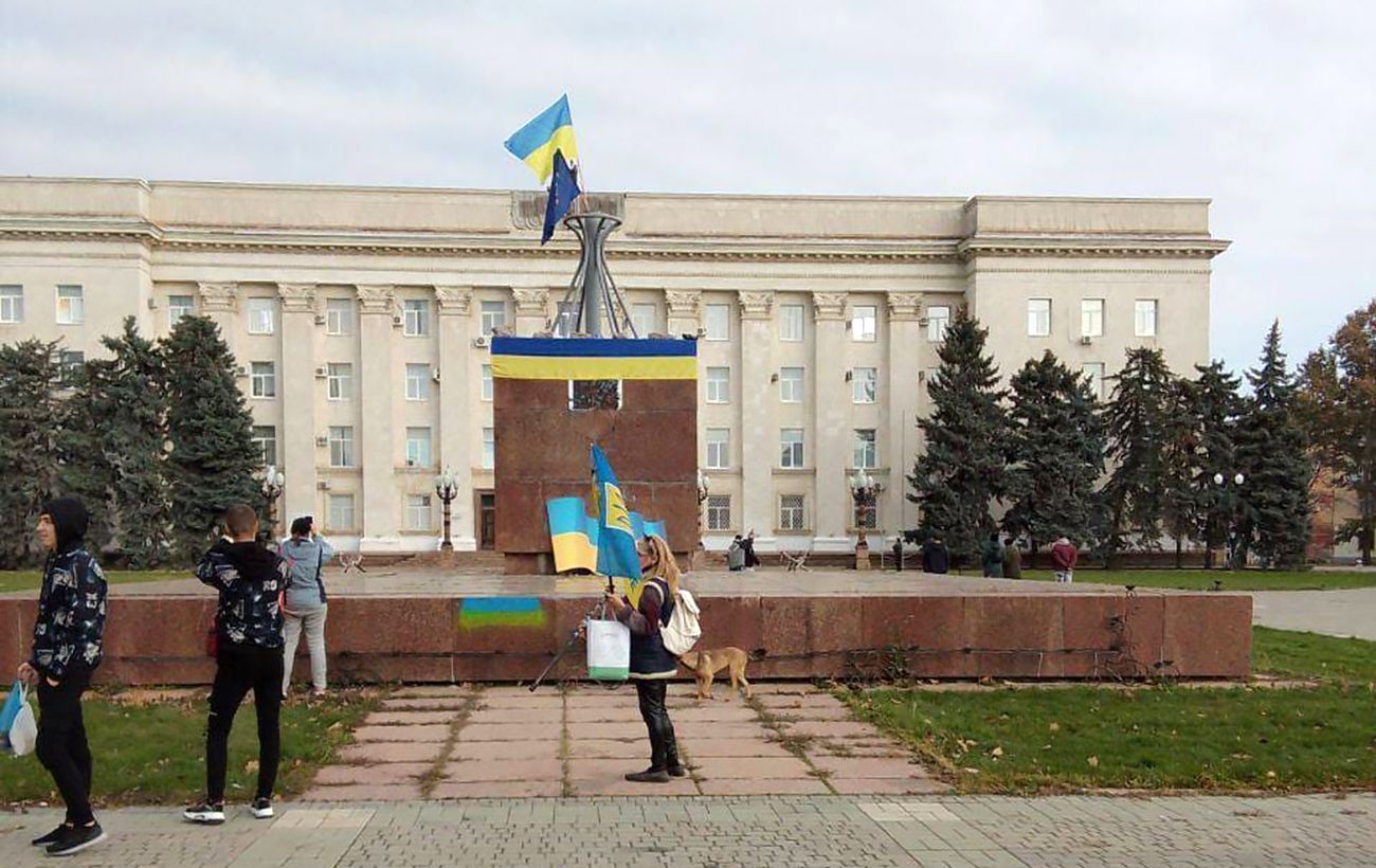 Оккупанты начали обстреливать Херсон из ЗРК С-300 | РБК Украина
