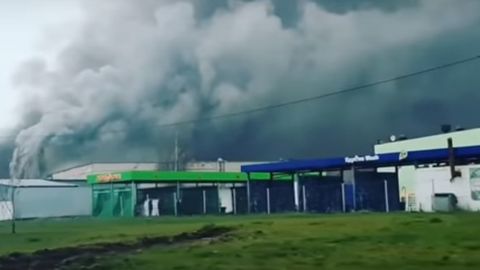 Пожар в Москве перекинулся на газозаправочную станцию