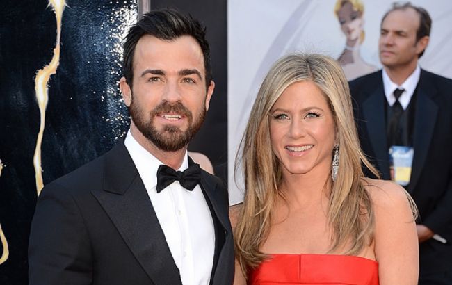 Дженнифер Энистон разорвала помолвку с Джастином Теру из-за измены