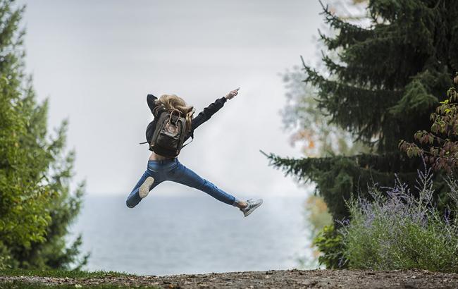 Только четверть: почему женщины и девочки стали менее счастливыми