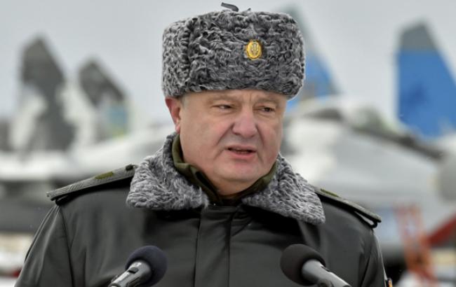 З донецького аеропорту вночі евакуювали 6 поранених бійців, - Порошенко