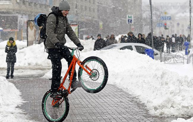 Погода на завтра: на заході України мокрий сніг, температура опуститься до -4