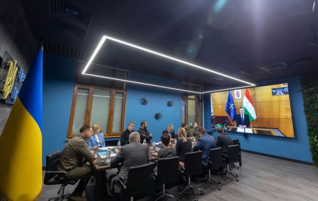 Україна та Угорщина провели онлайн-зустріч: погодили 5 питань з 11