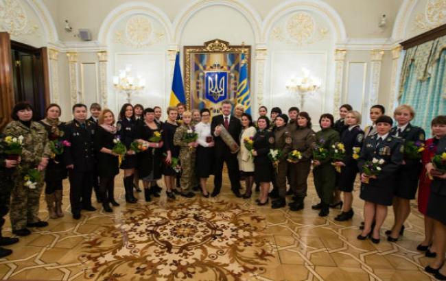 Порошенко надеется на увеличение роли женщин в украинской политике