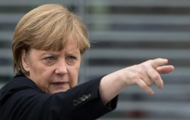 Меркель пригрозила Путину поставками оружия из США в Украину,- Wall Street Journal