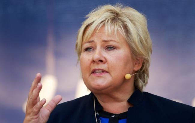 РФ должна соблюдать минские договоренности "не на словах, а на деле", - премьер Норвегии