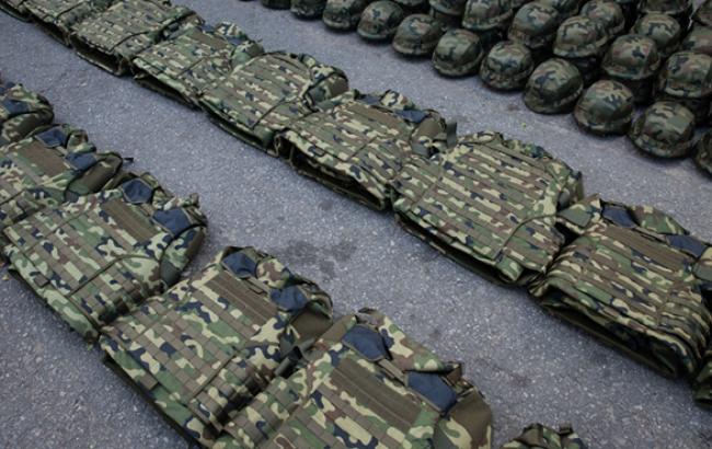 Украинская армия за неделю получила 1,3 тыс. бронежилетов, - Минобороны