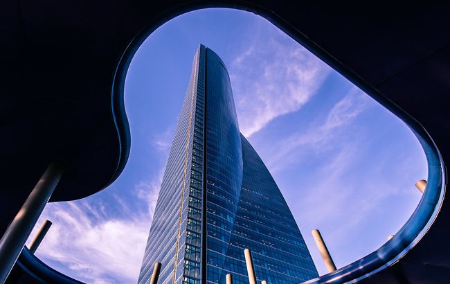 Небоскреб в Мадриде эвакуируют из-за угрозы взрыва