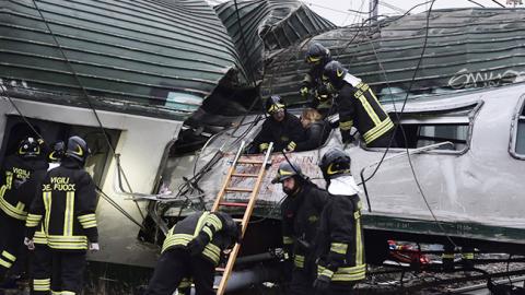 Авария поезда в Италии: число погибших возросло