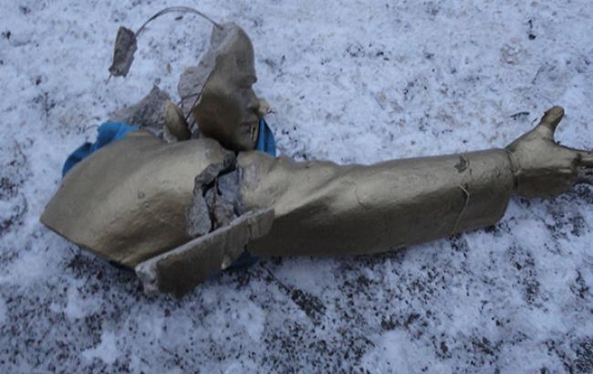 В Одессе разрушили памятник Ленину