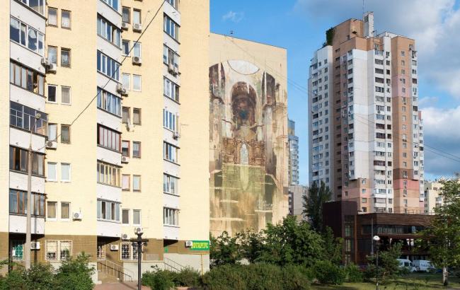 В Киеве на стене здания появилась еще одна София