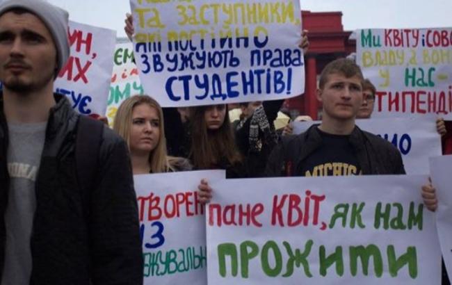В столице студенты протестуют против отмены стипендии