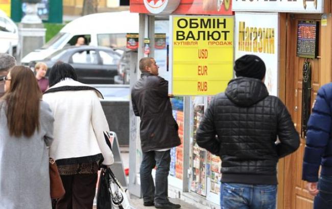 Курс доллара в обменниках в продаже вырос на 19 копеек &ndash; до 17,20 грн/долл