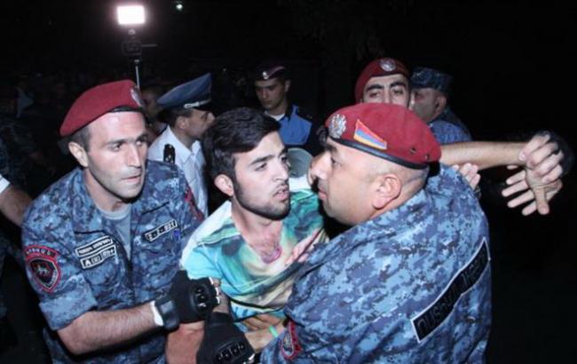 Протести в Єревані: поліція відпустила затриманих демонстрантів